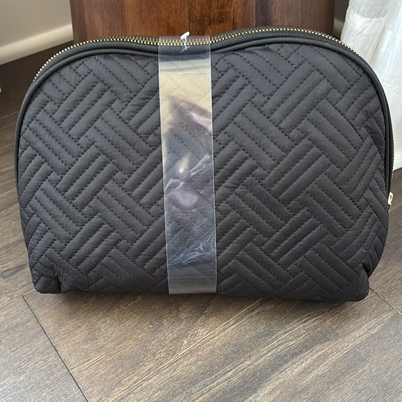 Nollia Cosmetic & Travel 3 pk set,quilted,gold zippers,vinyl interior,easy care - Picture 4 of 13